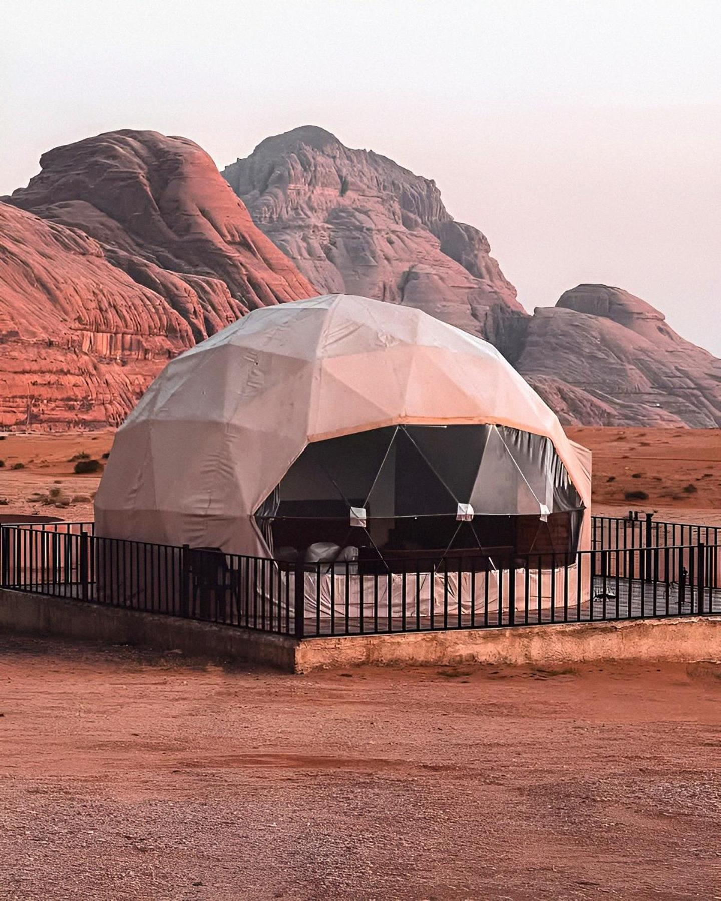 Отель Wadi Rum Caeser Camp Экстерьер фото
